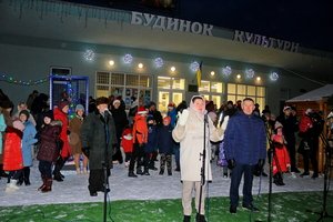 На площі Героїв Майдану урочисто увімкнули ілюмінацію на головній ялинці Козятинської громади