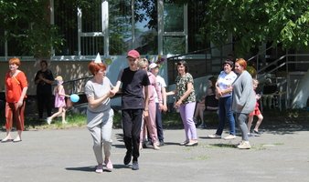 Міський голова Тетяна Єрмолаєва зустрілася з особливими дітками 🧑‍🦰та поспілкувалася з їх батьками на святі до Дня захисту дітей.