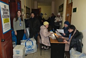 6-7 грудня 2023 року в приміщенні УСП Козятинської міської ради благодійним фондом «Право на захист» було здійснено видачу не продуктової гуманітарної допомоги особам з інвалідністю, з числа ВПО