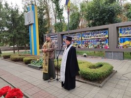 У Козятинській громаді з глибокою шаною вшанували захисників та захисниць України