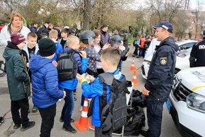 Було проведено захід для залучення уваги дітей та дорослих до вивчення правил дорожнього руху