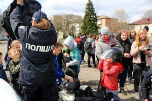 Було проведено захід для залучення уваги дітей та дорослих до вивчення правил дорожнього руху