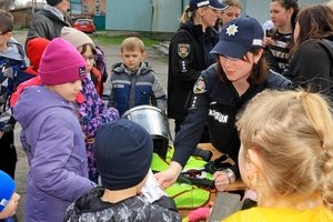 Було проведено захід для залучення уваги дітей та дорослих до вивчення правил дорожнього руху