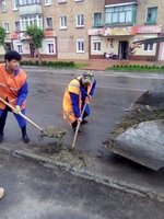 Комунальники не полишають вулиці міста неприбраними