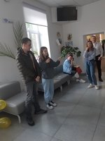 Адміністратори Козятинського ЦНАПу відсвяткували своє професійне свято у компанії школярів