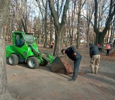 Комунальники працюють