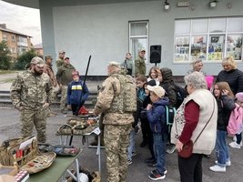 У Козятинській громаді з глибокою шаною вшанували захисників та захисниць України