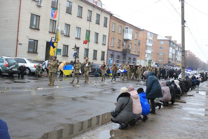 Сьогодні ми прощалися з Героєм України, нашим Захисником, Воїном, якого знали майже у кожному домі міста, Іщуком Михайлом Олександровичем