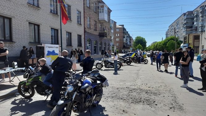 В суботу відбулося відкриття байкерського сезону, під час якого тривав збір на підтримку ЗСУ 