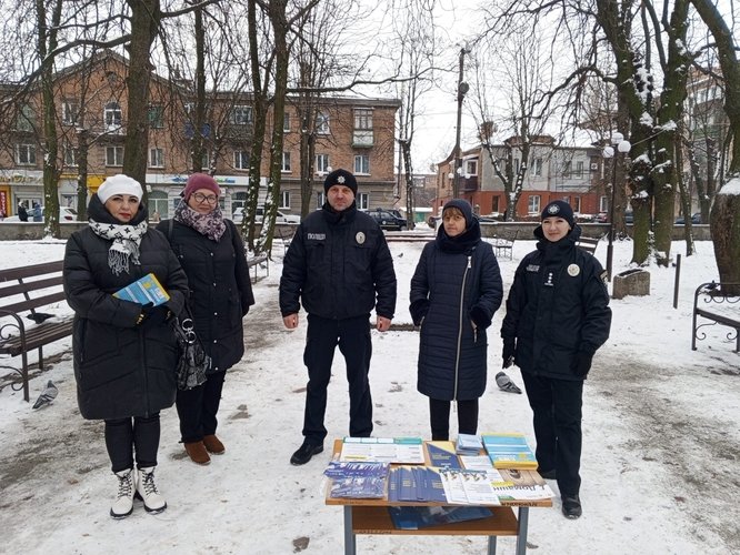 27 листопада в Центральному парку міста проведено вуличну акцію «Зупини насильство!»