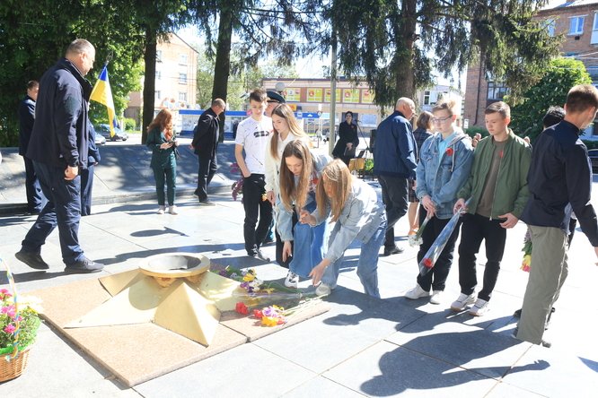 З нагоди 79-ої річниці закінчення Другої світової війни як символу перемоги цивілізованого світу над злом нацизму в Козятинській громаді проводилися заходи вшанування пам'яті полеглих